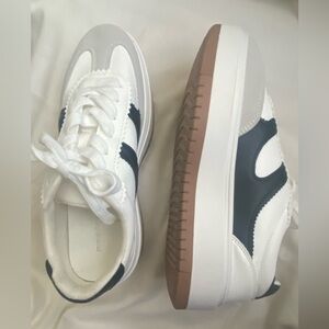 ****FLASH HOLIDAY SALE****

Women’s Madden Girl White & Black Platform Sneakers